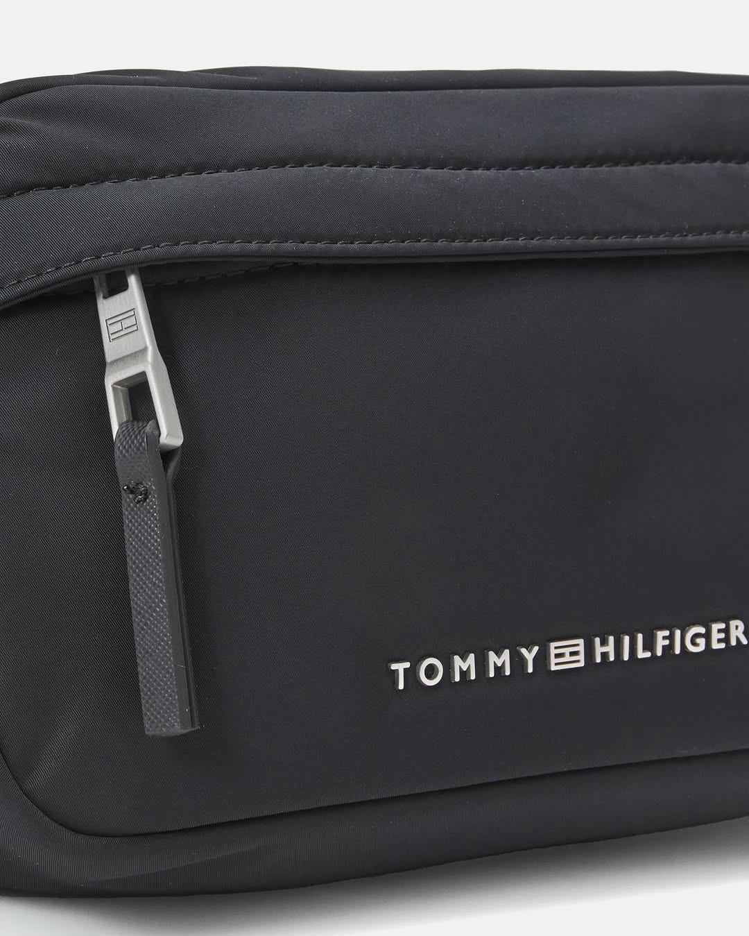 Tommy Hilfiger bag