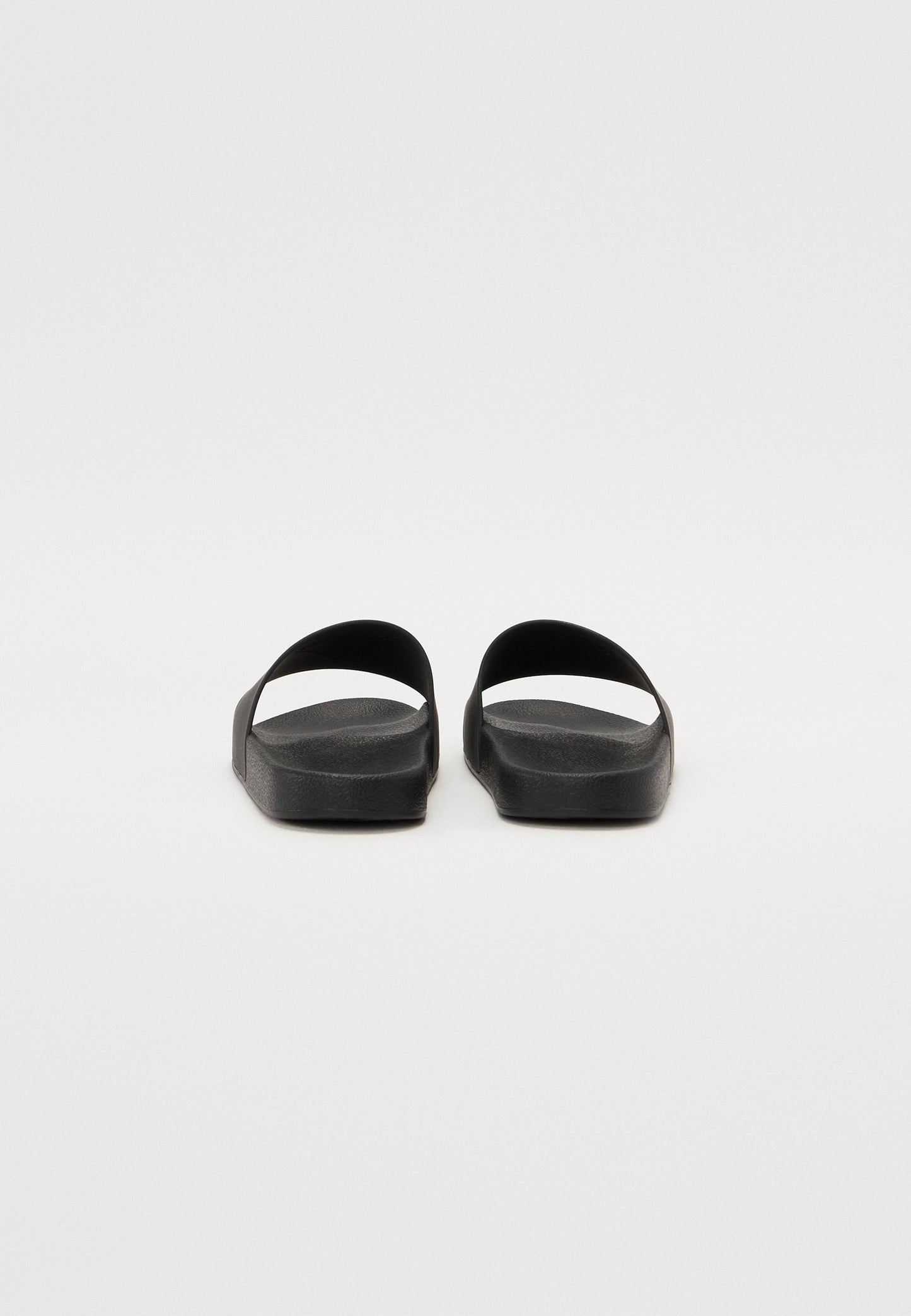 Guess slippers