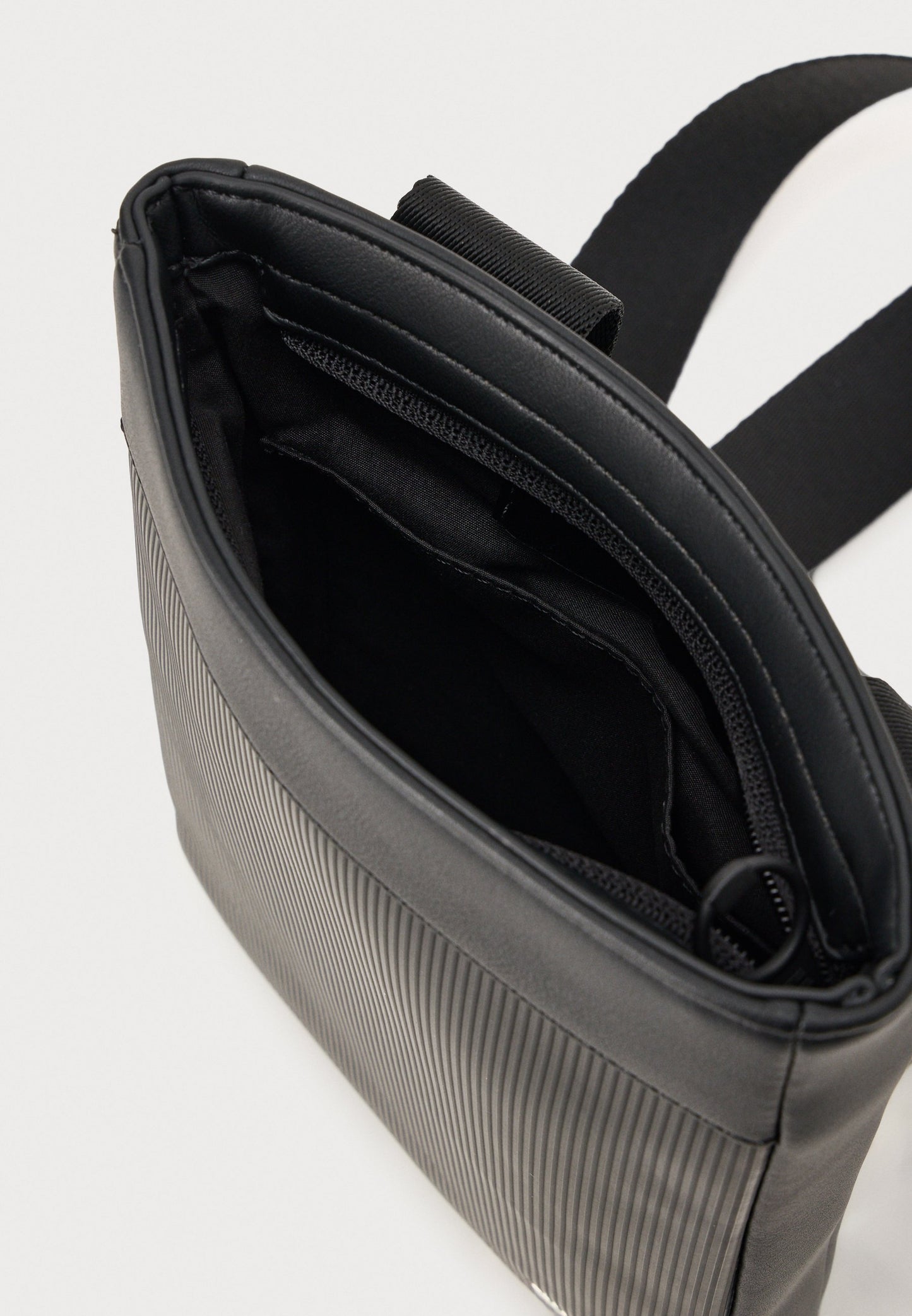 Tommy Hilfiger bag